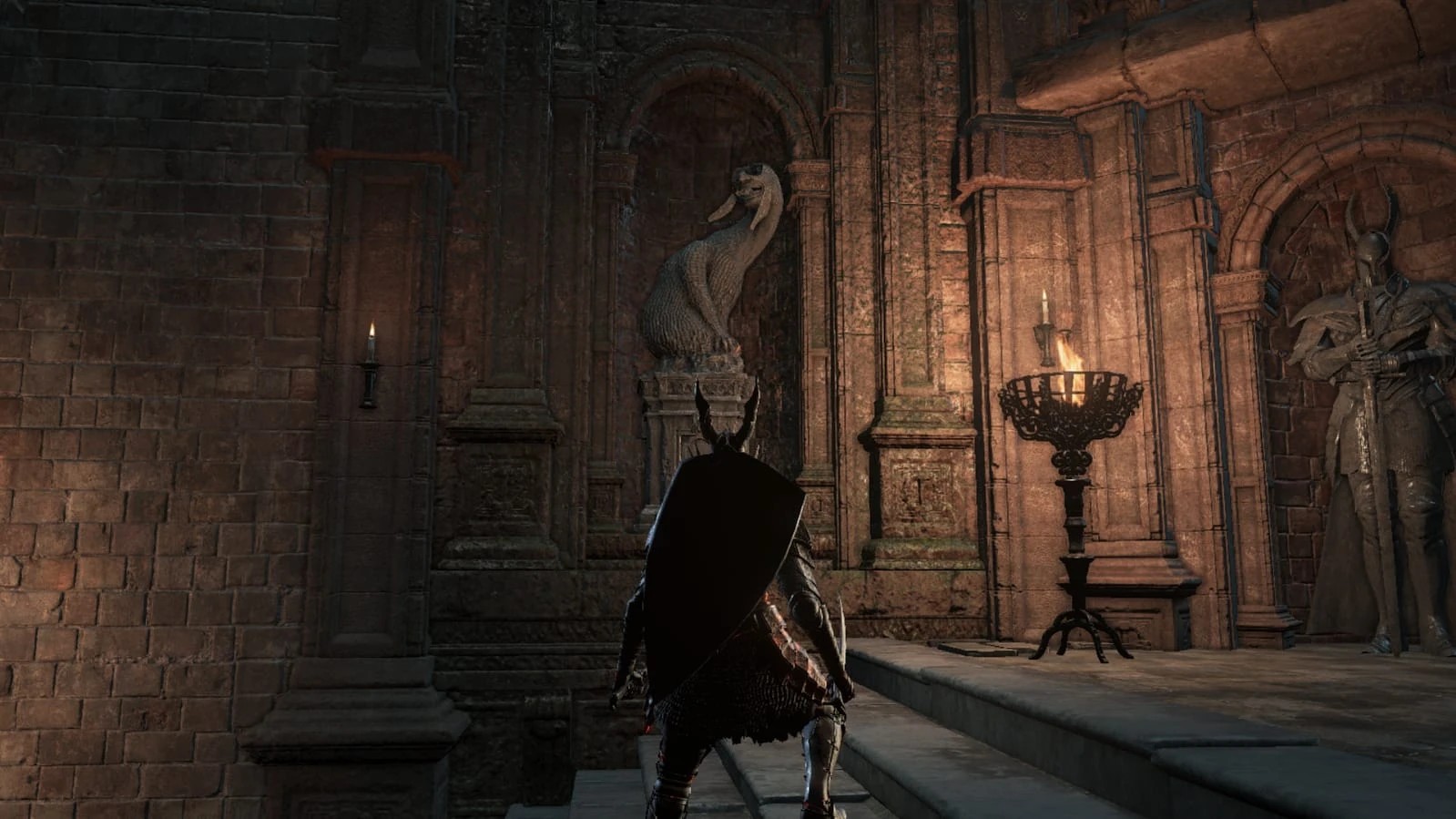 Статуя первозмея в Городе за Стеной, возможно, принадлежит Каасу.